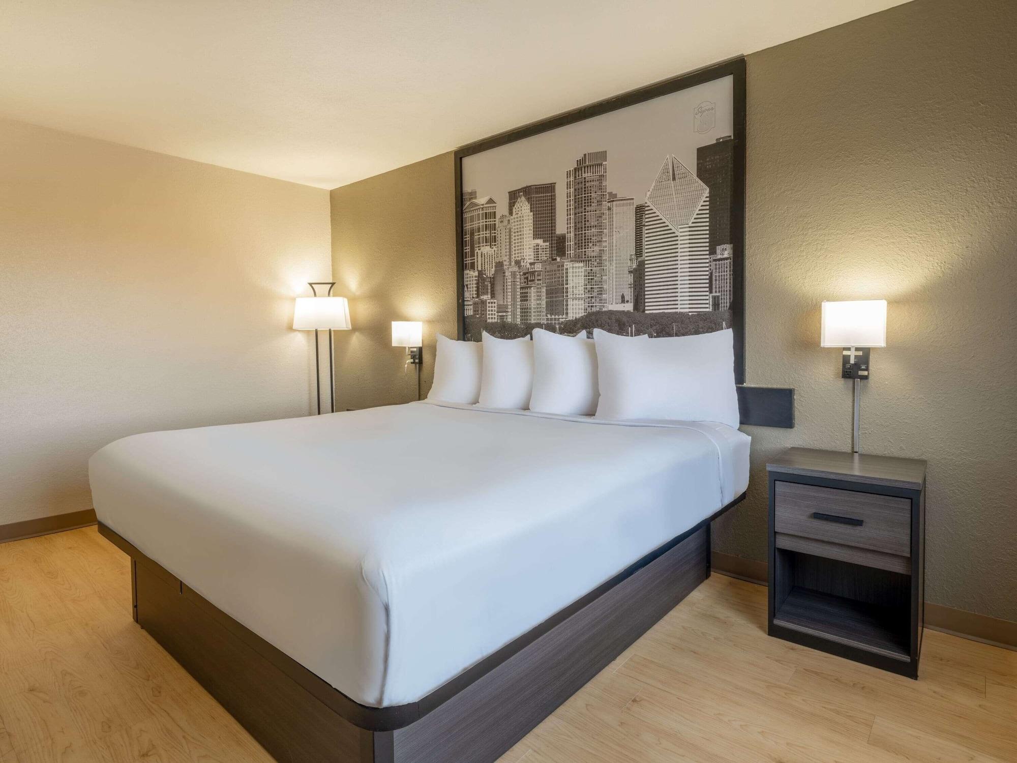 Super 8 By Wyndham Clinton Hotel Eksteriør billede