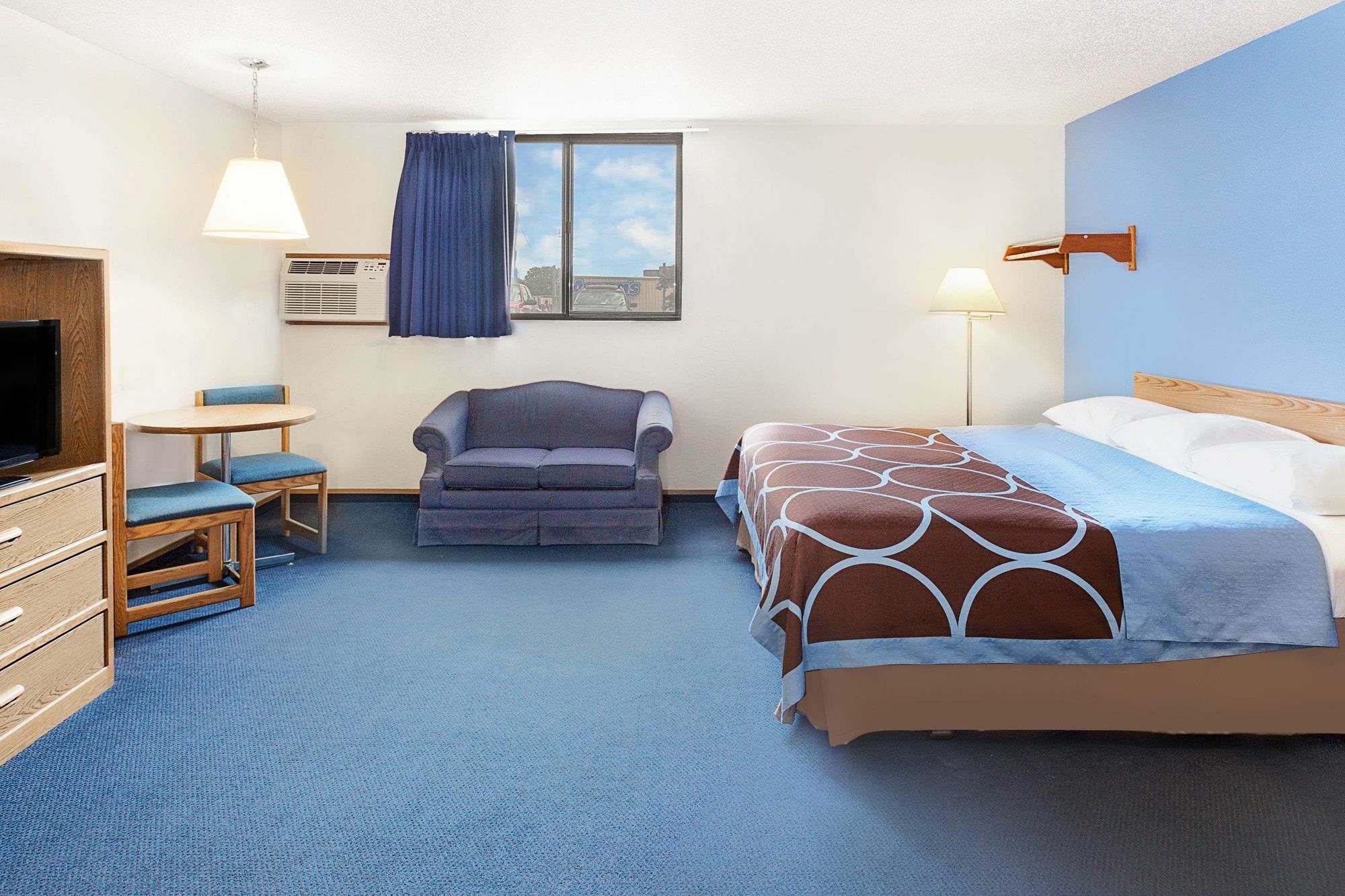 Super 8 By Wyndham Clinton Hotel Eksteriør billede
